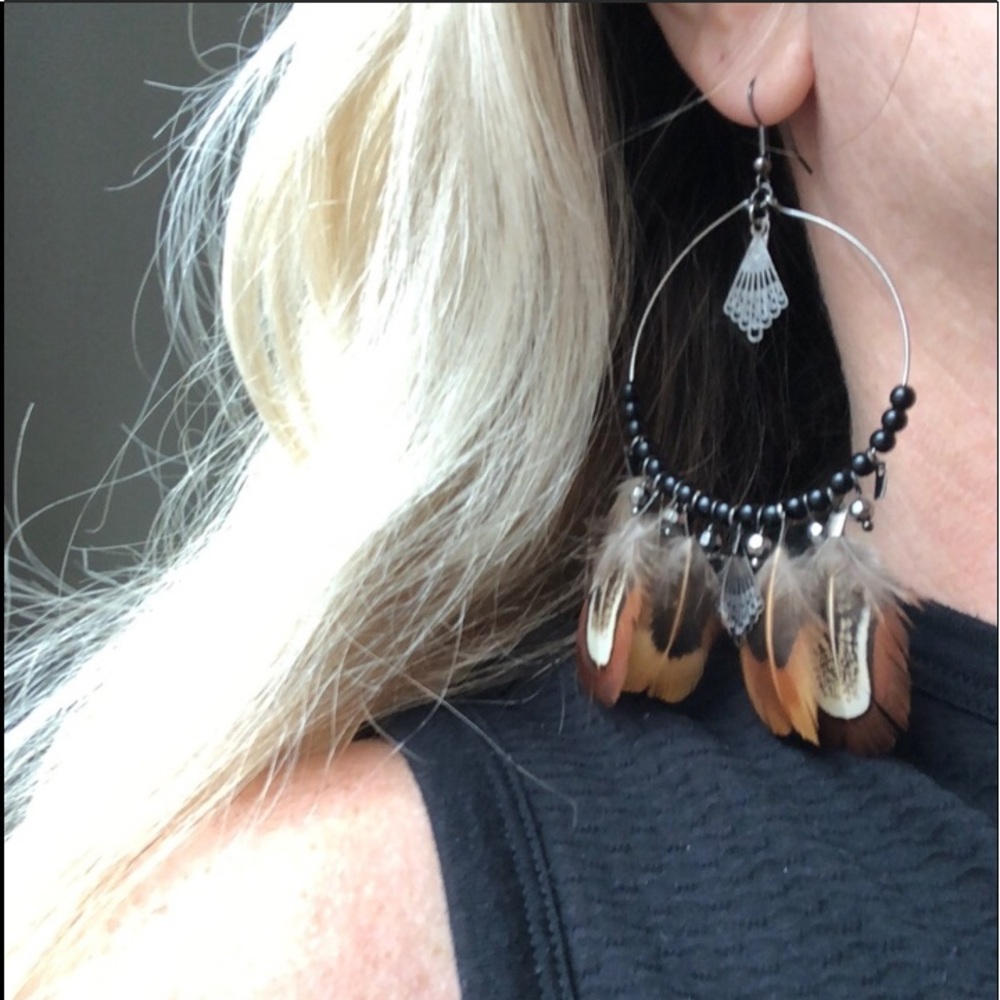 🛍 Beaded real feather hoop drop earrings